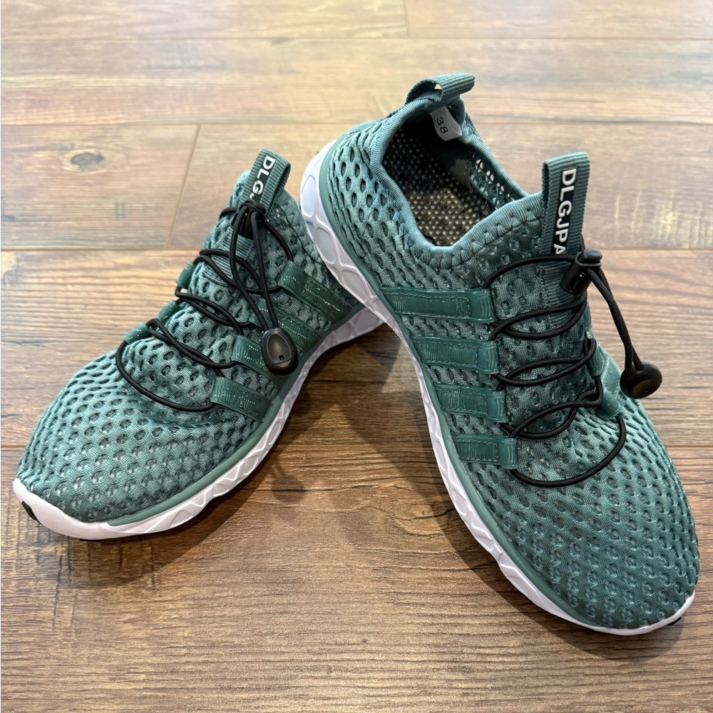 Men's Green Athletic Shoes